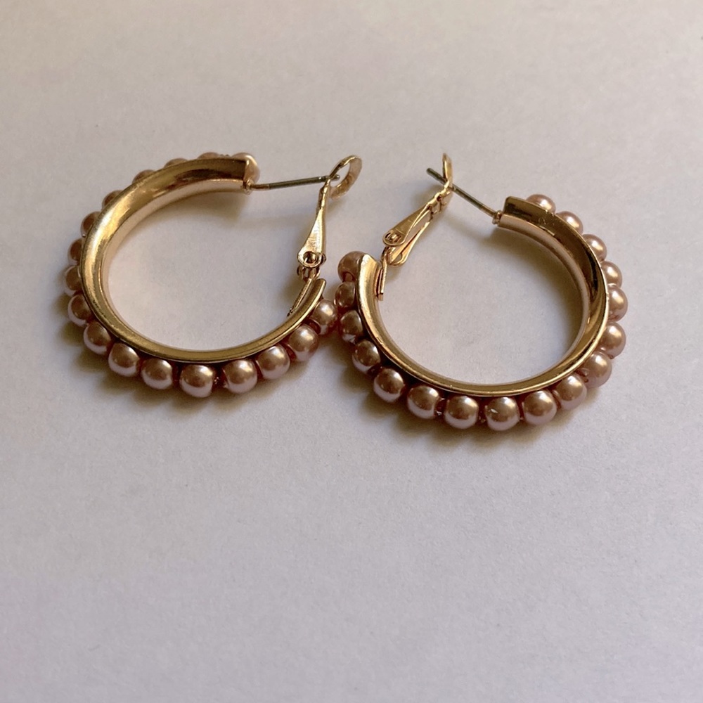 Pink hoop gold earrings